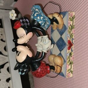 Jim shore Walt Disney showcase smooch for my sweetie # 4013989